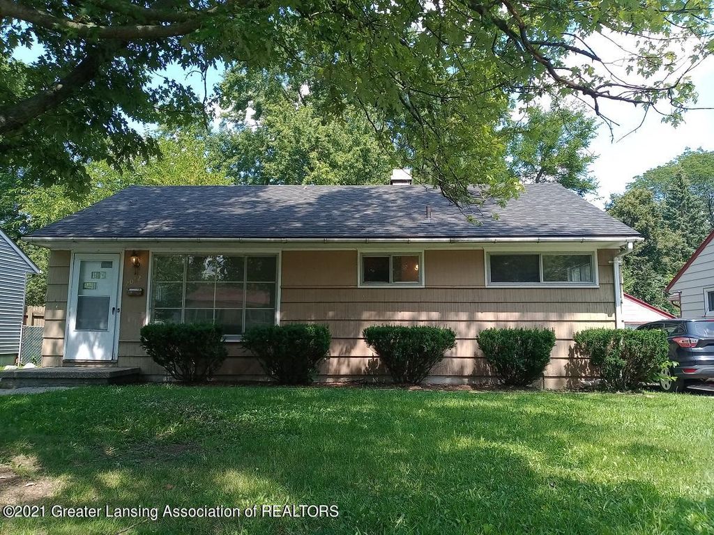 2042 Hillcrest St, Lansing, MI 48910