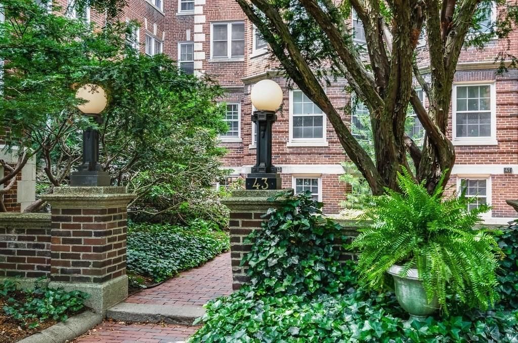 43 Linnaean St #45, Cambridge, MA 02138