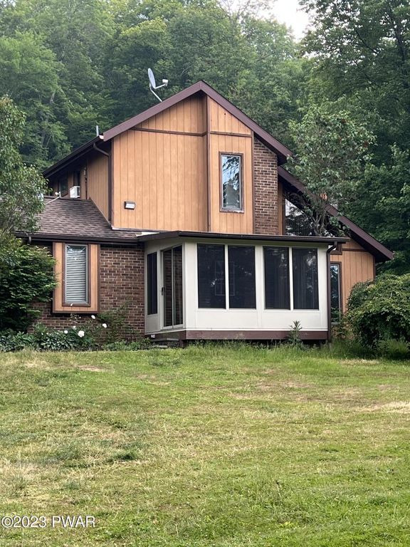 136 Watts Hill Rd, Honesdale, PA 18431