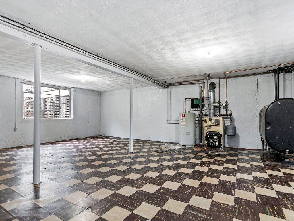 29 Beaver Brook Rd, Waltham, MA 2 Bed, 1 Bath SingleFamily Home 36