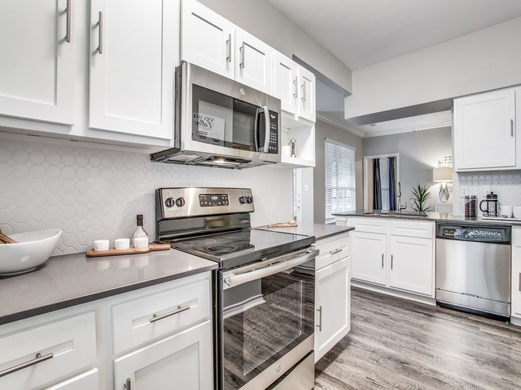 7601 Churchill Way, Dallas, TX 75251