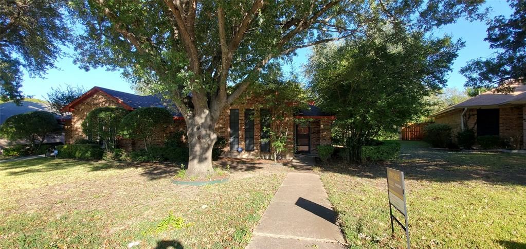 128 Larchbrook Dr, Desoto, TX 75115