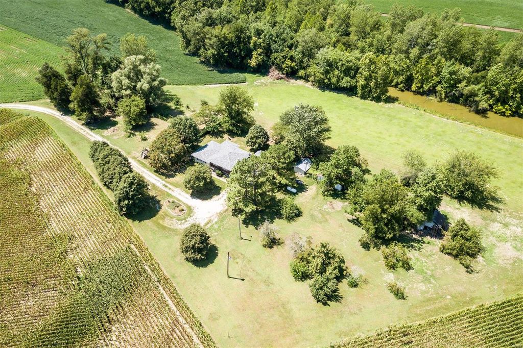 6127 B Rd, Valmeyer, IL 3 Bed, 2 Bath SingleFamily Home 46 Photos