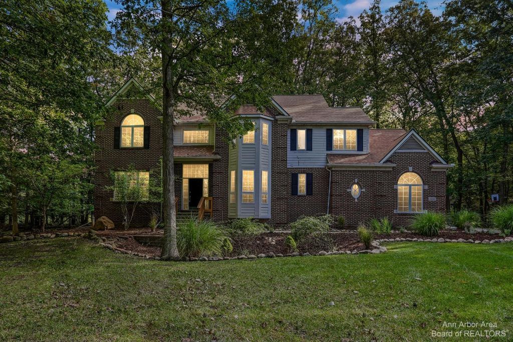 3692 Briarlee Way, Ann Arbor, MI 48103