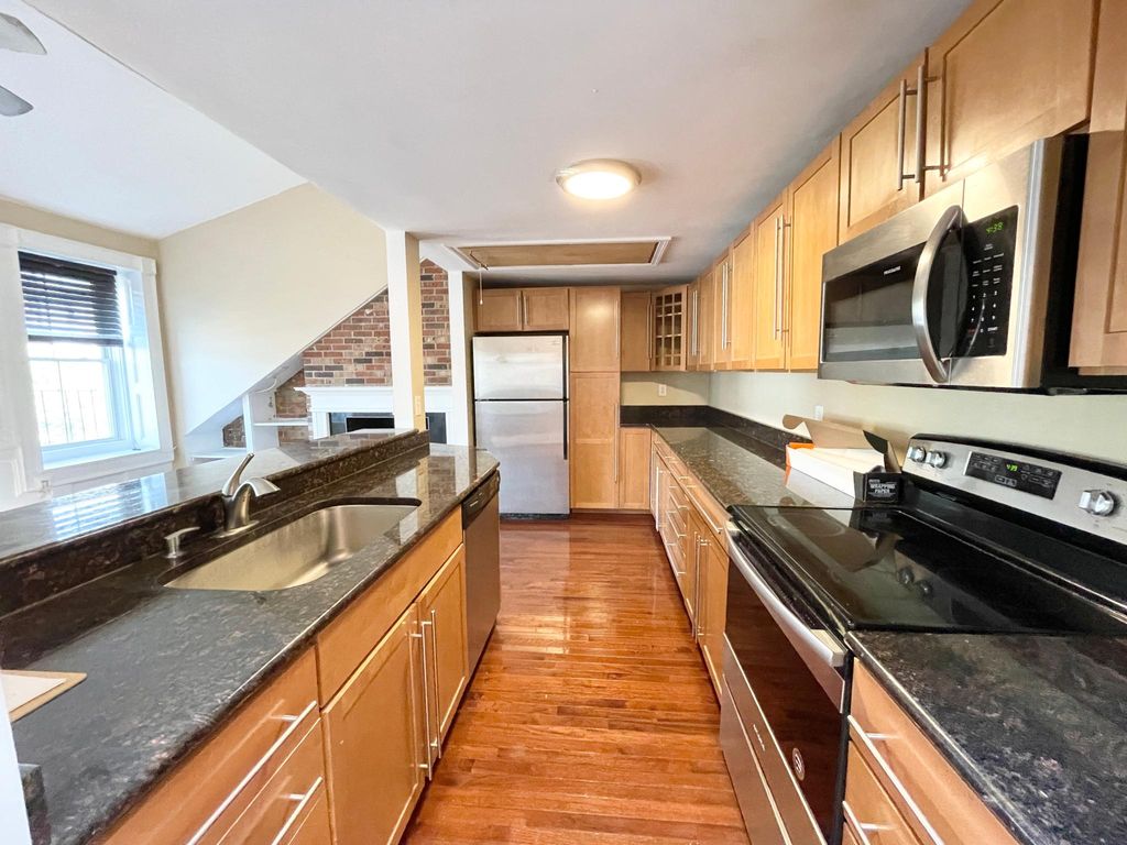 670 Massachusetts Ave #4, Boston, MA 02118