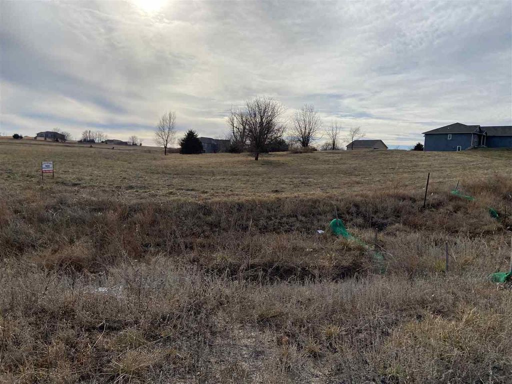 13272 Cassidy Cir, Wamego, KS 66547