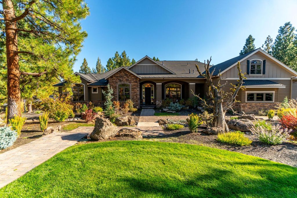 63130 Lookout Dr, Bend, OR 97703