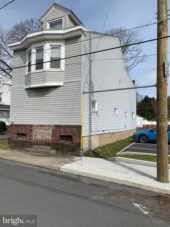 313 N Delaware Ave, Minersville, PA 17954