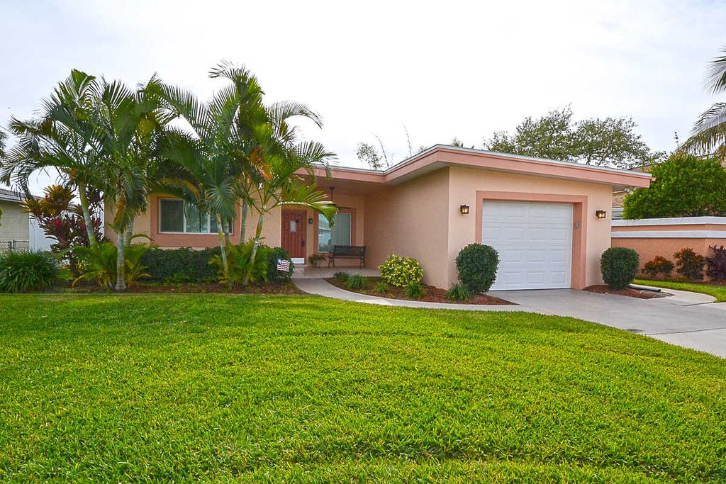 765 115th Ave, Treasure Island, FL 33706