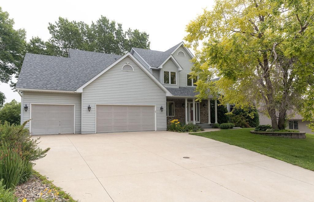 315 Crestview Dr, Hastings, MN 55033