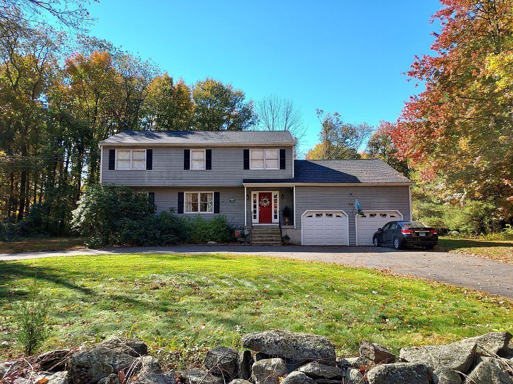 327 Fan Hill Rd, Monroe, CT 06468
