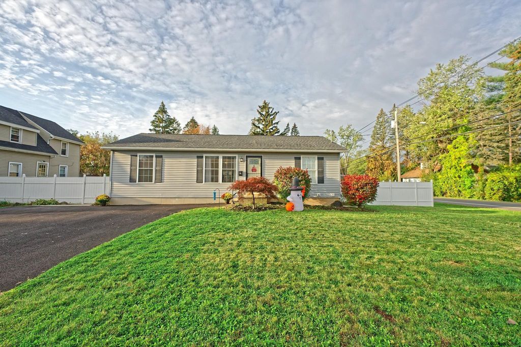 27 New Jersey Ave, Rensselaer, NY 12144