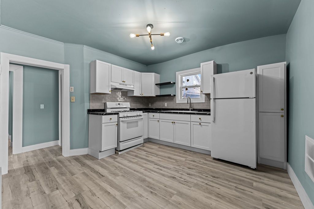 520 Ceape Ave, Oshkosh, WI 54901