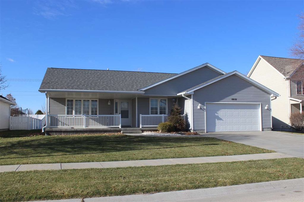 5812 O Avenue Pl, Kearney, NE 68847