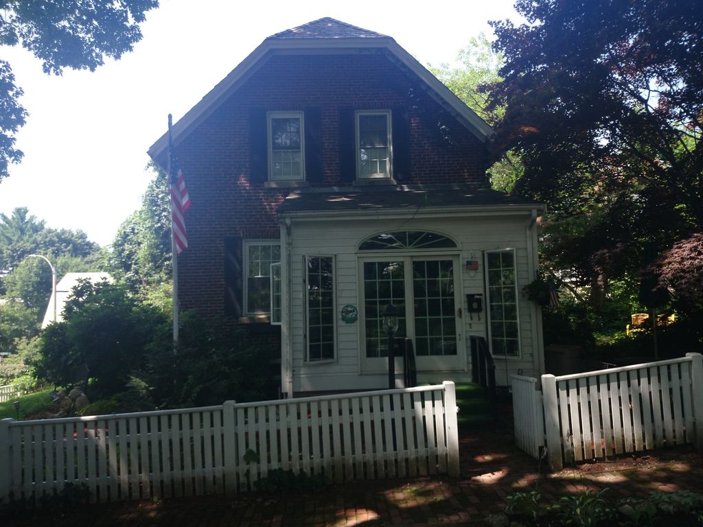 30 Southbourne Rd, Jamaica Plain, MA 02130
