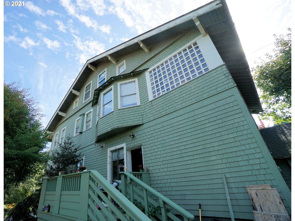 233 W C St, Rainier, OR 97048