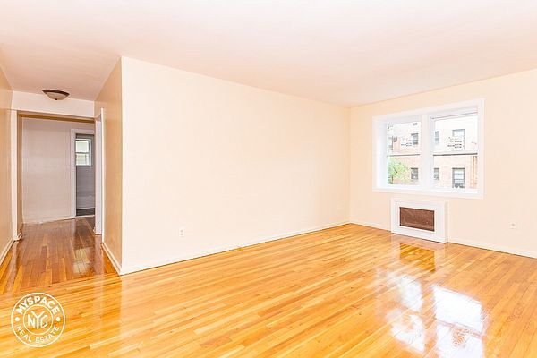 91-32 195th St #5N, Hollis, NY 11423