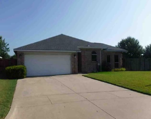 3950 Cypress Gardens Dr, Fort Worth, TX 76123