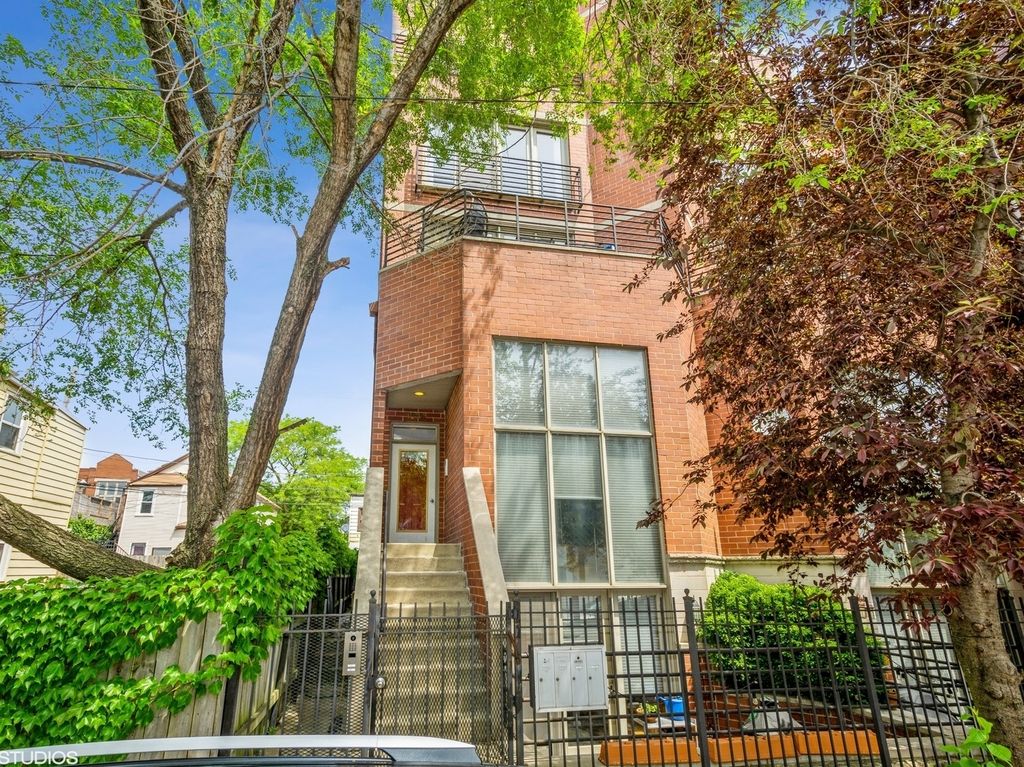1624 W Ontario St #2W, Chicago, IL 60622
