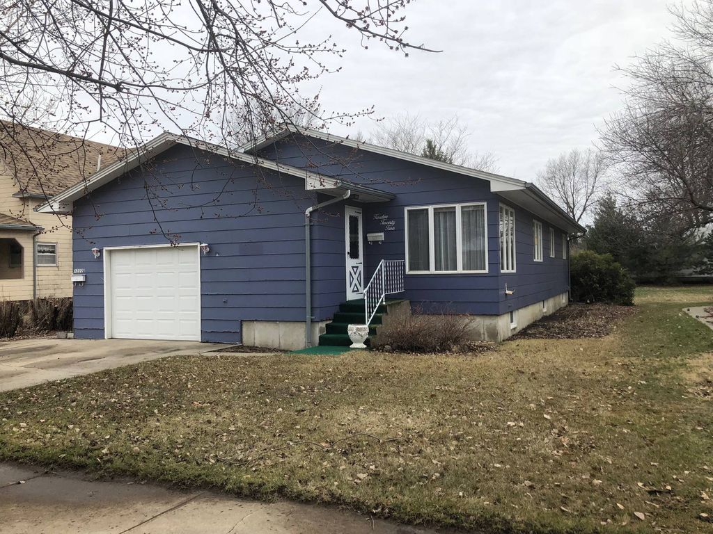 1222 W 1st St, Redfield, SD 57469 Trulia