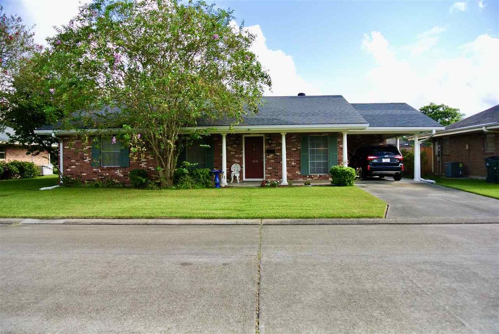 104 John St, Houma, LA 3 Bed, 2 Bath SingleFamily Home
