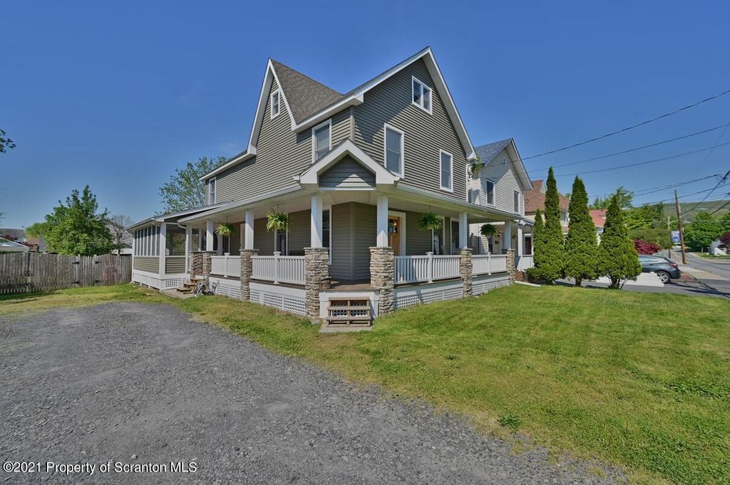 405 Keystone Ave, Peckville, PA 3 Bed, 3 Bath SingleFamily Home 81