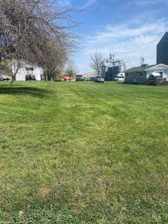 703 Walnut St, Nezperce, ID 83543 Trulia