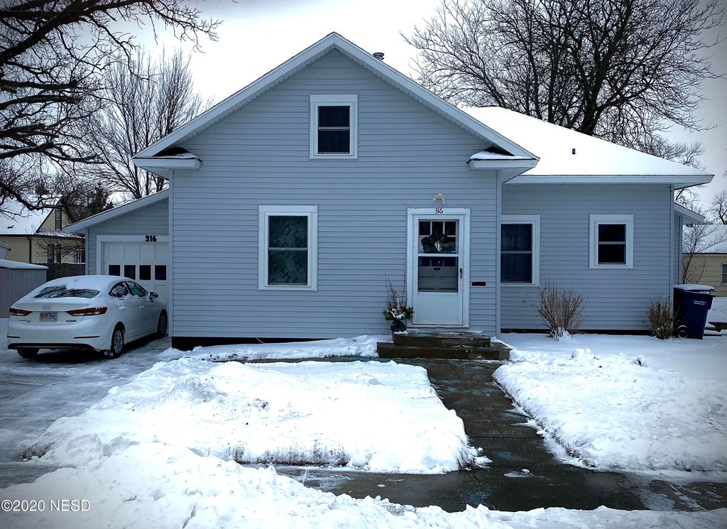 316 4th Ave SE, Watertown, SD 57201