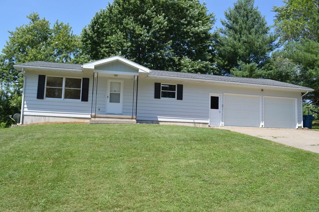 303 N 15th St, Canton, MO 63435