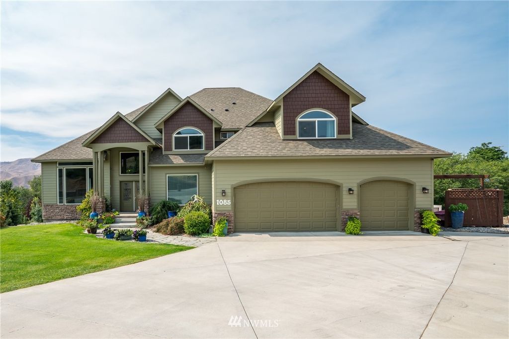 1085 Ridge Crest Dr, Wenatchee, WA 98801