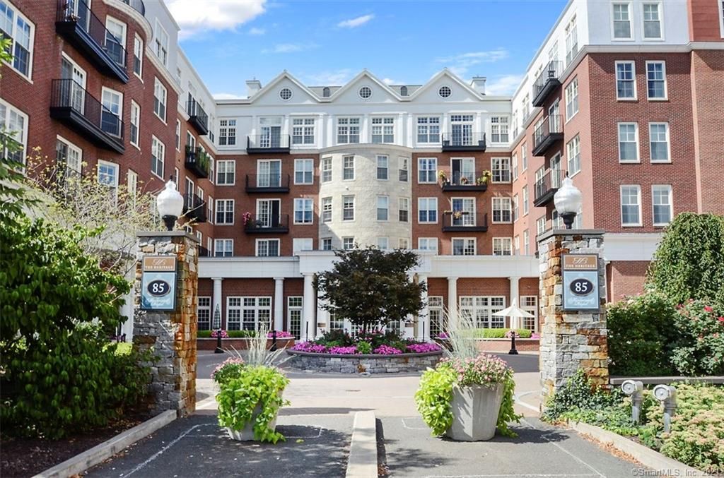 85 Memorial Rd #511, West Hartford, CT 06107