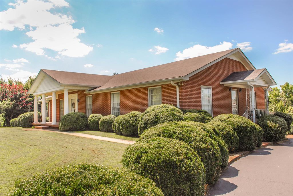 3316 Sumner Dr, Westmoreland, TN 37186