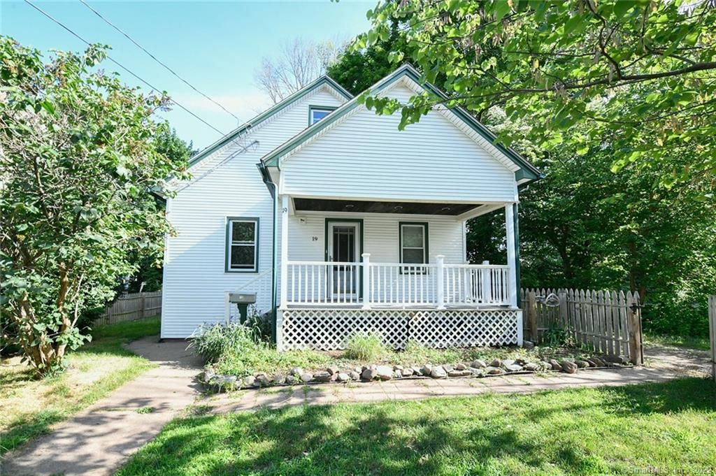 19 Cambridge St, Manchester, CT 06042