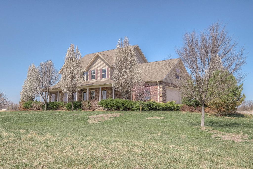 691 SW 137th Ln, Asbury, MO 5 Bed, 4 Bath SingleFamily Home 65