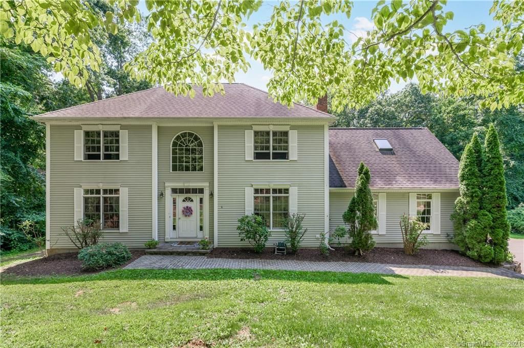 4 Katie Ln, Guilford, CT 06437