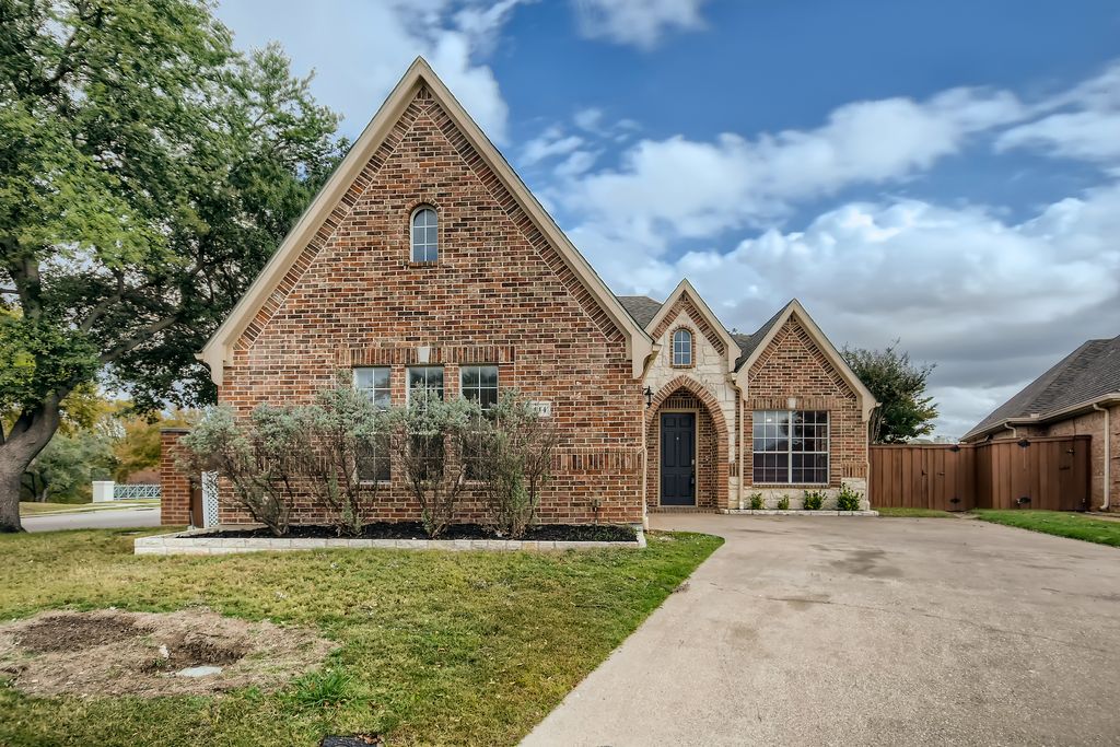 9444 Lake Ct, Irving, TX 75063