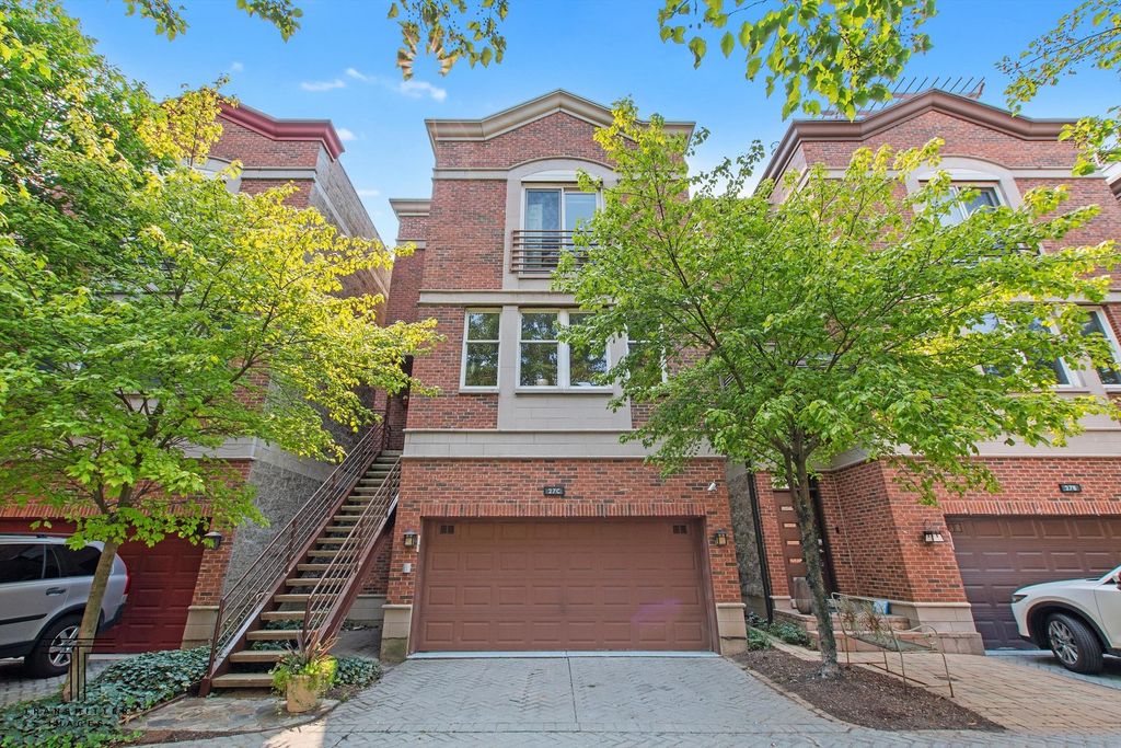 27 W 15th St, Chicago, IL 60605