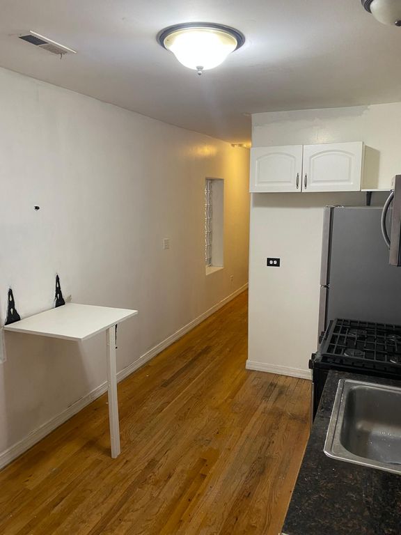 2817 W Jackson Blvd #1, Chicago, IL 60612