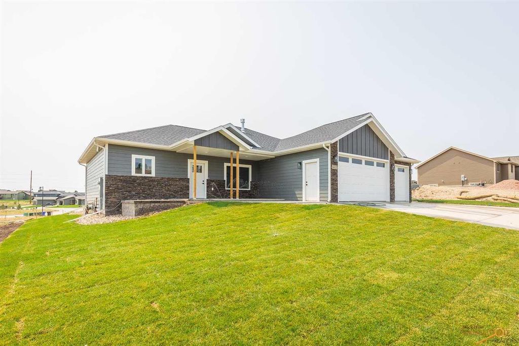 4413 Targhee Dr, Rapid City, SD 57702
