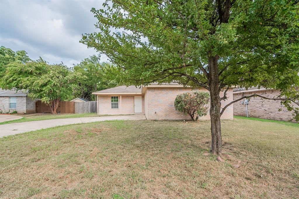 1138 Castlewood Ct, Desoto, TX 75115