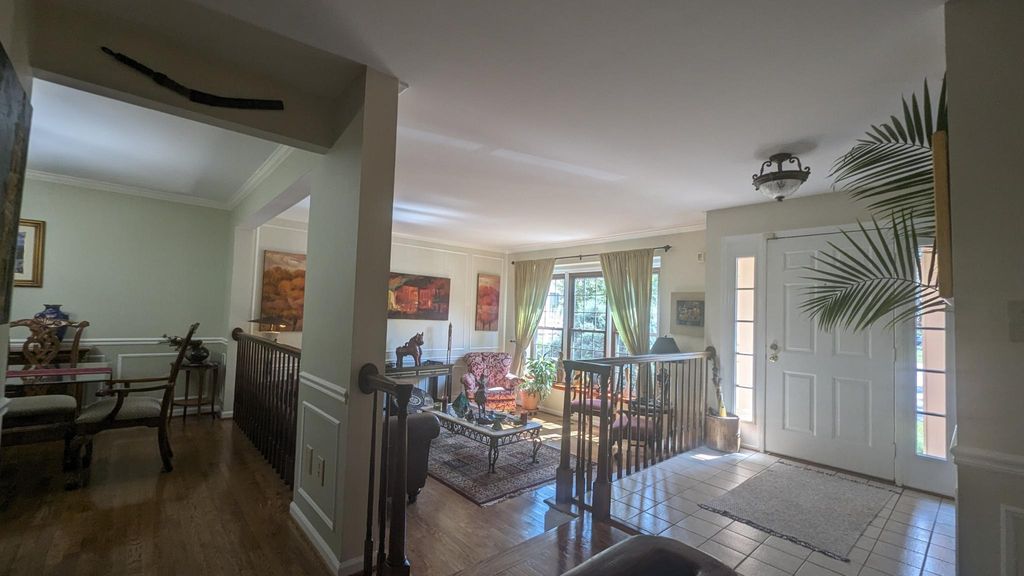 10774 Brewer House Rd, Rockville, MD 20852
