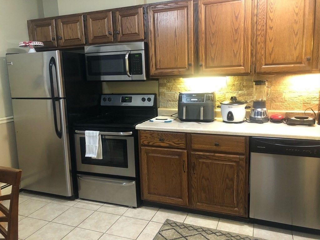 9 Chapel Hill Dr #4, Plymouth, MA 02360