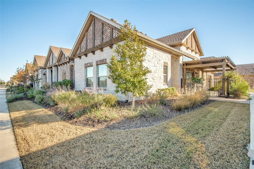 888 Hatton Sumner Pl, Arlington, TX 76005
