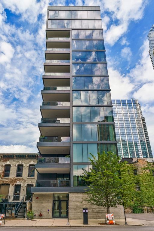 56 W Huron St #5, Chicago, IL 60654