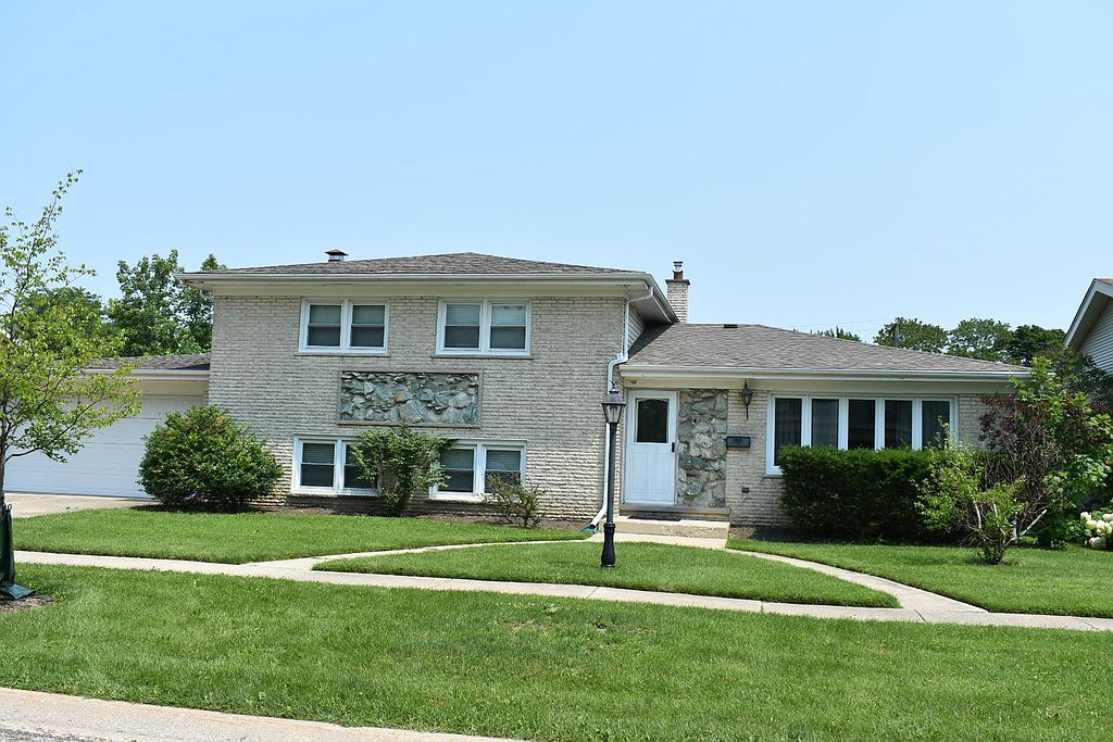725 Marcella Rd, Des Plaines, IL 60016