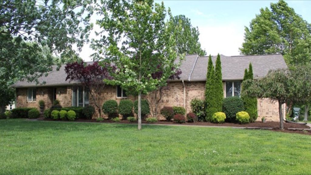 1850 Lakeshore Dr, Madisonville, KY 3 Bed, 2 Bath SingleFamily Home