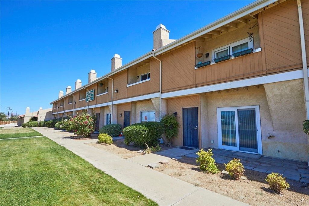 16465 Green Tree Blvd #4, Victorville, CA 92395