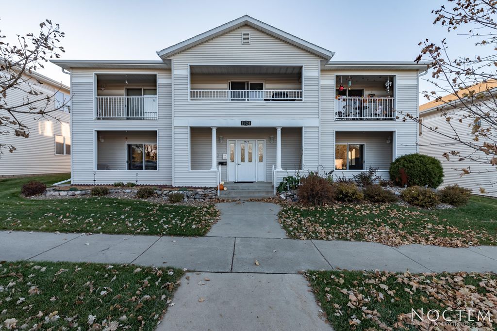 1924 N 16th St #2, Bismarck, ND 58501