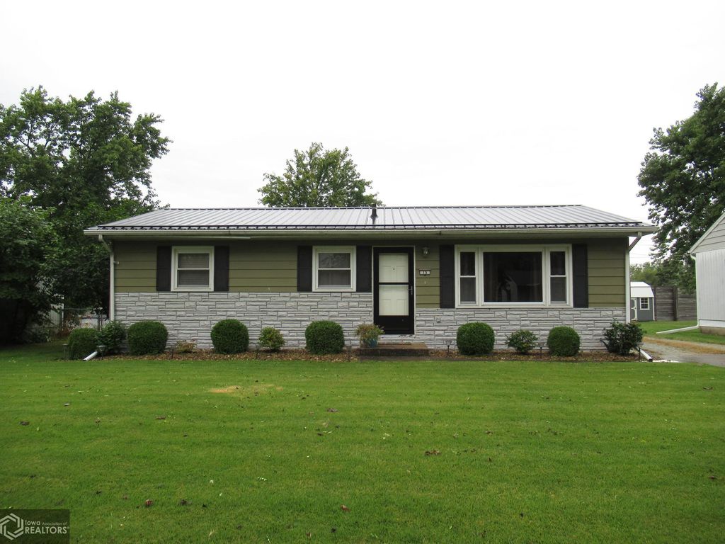 15 Mohawk Ter, Keokuk, IA 52632