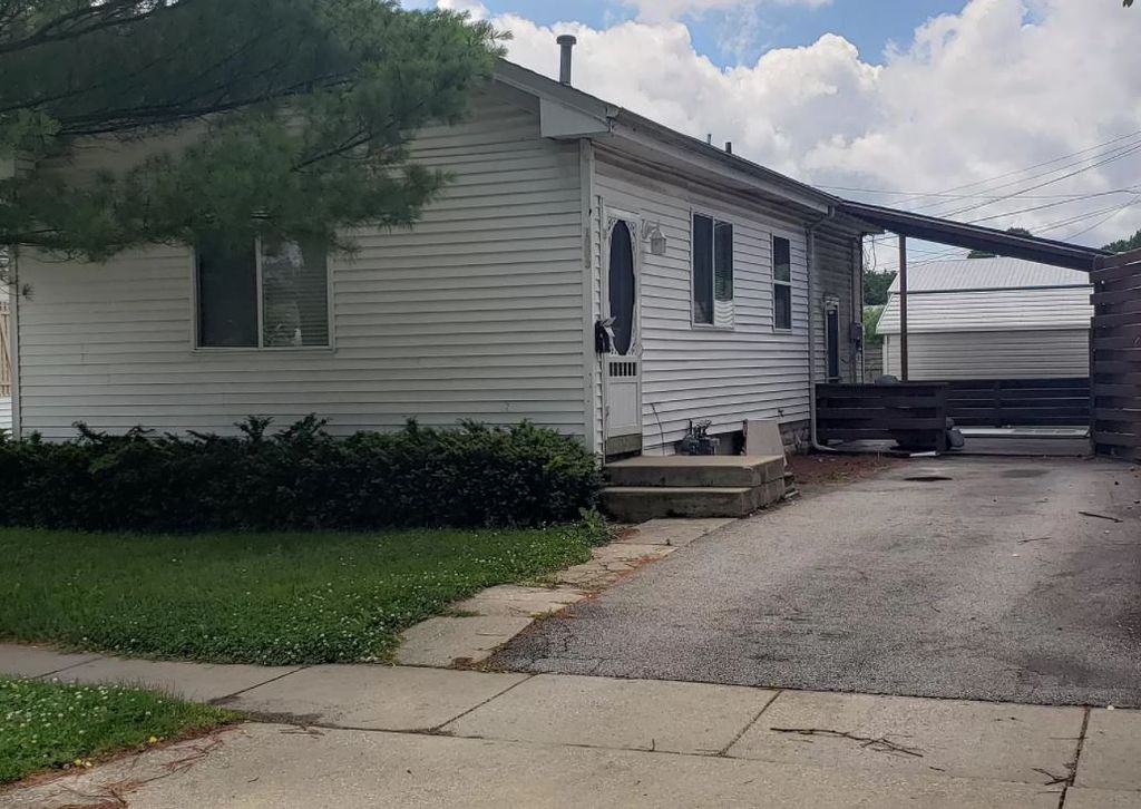 1003 N Elm St, Champaign, IL 61820